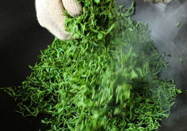 青岛绿茶为员工准备中秋礼